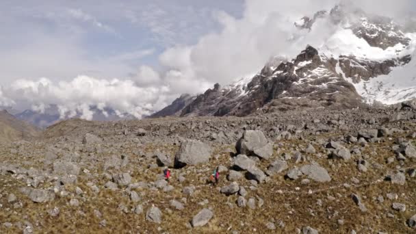 Rocks Snowcapped Mountain Drone Schot — Stockvideo