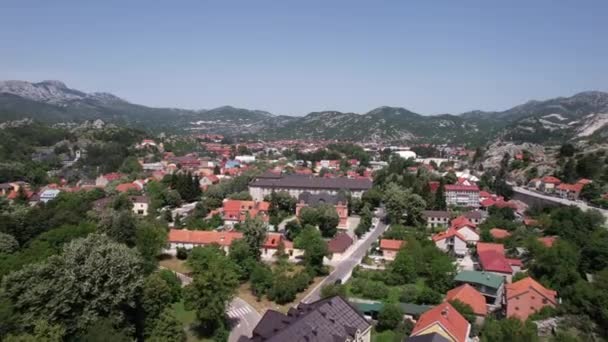 Cetinje Montenegro Luftaufnahme Des Stadtbildes Der Alten Hauptstadt Drohnenschuss — Stockvideo