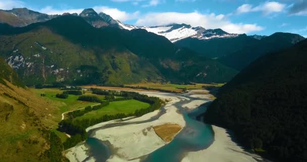 Flygfoto Över Matukituki Floden Mount Aspiring Bakgrunden Mount Aspiring Nationalpark — Stockvideo