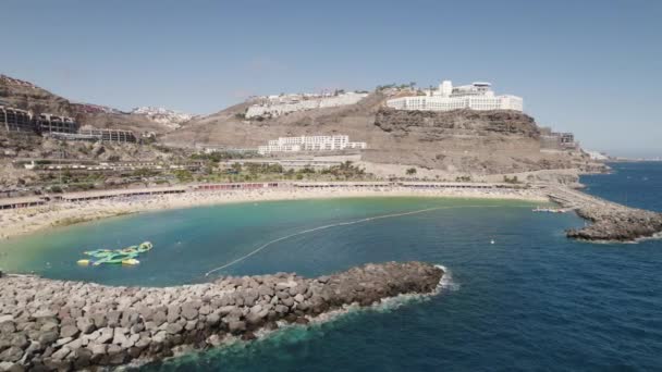 Klidná Uměle Vytvořená Pláž Amadores Turistickém Letovisku Gran Canaria — Stock video