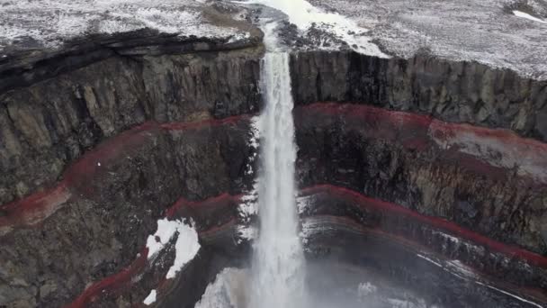 Hengifoss Der Berühmte Wasserfall Island Hochwertiges Waterfall Filmmaterial Luftdrohne Schöne — Stockvideo