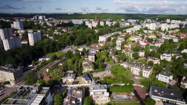 Gündüz Polonya Nın Gdynia Havacılık Şehri Manzarası Etrafı Yemyeşil Ağaçlarla — Stok video