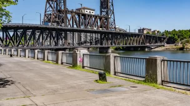 Zeitraffer Video Von Der Stahlbrücke Portland Oregon Entlang Des Tom — Stockvideo