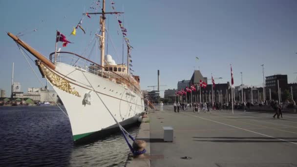 Navire Royal Danois Dannebrog Dans Port Aarhus Par Une Journée — Video