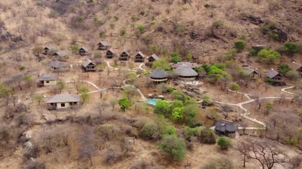 Stunning Drone Shot Luxury Lodge Swimming Pool Overlooking Impressive Tarangire — Stock Video