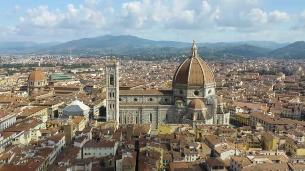 Dron Boom Shot Nad Florentskou Katedrálou Krásného Dne Vzestupně — Stock video