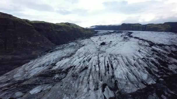 Drone Voando Lateralmente Panshot Sobre Geleira Solheimajokull Islândia — Vídeo de Stock