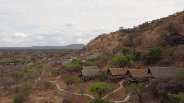 Повітряний Дрон Знімає Розкішний Лебідь Sangaiwe Tented Lodge Національному Парку — стокове відео