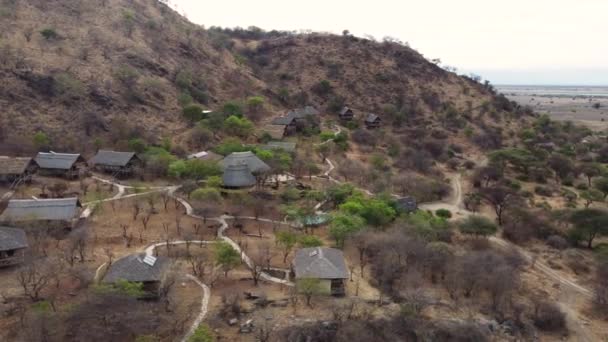 북아프리카의 탄자니아에 인상적 공원이 내려다 보이는 로지의 놀라운 — 비디오