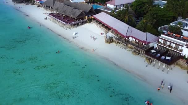 Hermoso Tiro Con Drones Motos Acuáticas Playa Nungwi Isla Tropical — Vídeos de Stock