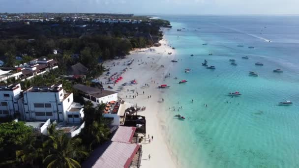 Widok Lotu Ptaka Plaży Nungwi Domów Otaczających Plażę Wodą Plażą — Wideo stockowe