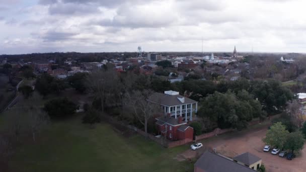 Aflopende Close Luchtfoto Van Het Voorouderlijk Huis Rosalie Natchez Mississippi — Stockvideo