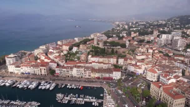 Luchtfoto Van Cannes Frankrijk Port Promenade Hilltop Kasteel Aan Middellandse — Stockvideo