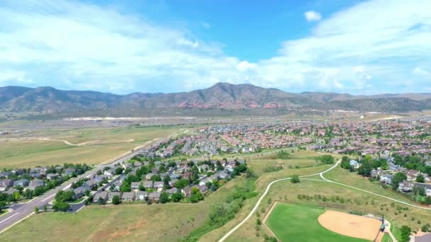 Vuelo Drones Sobre Suburbio Denver — Vídeo de stock