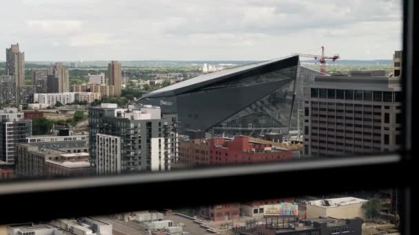 Стадіон Банку Вікінг Міннеаполісі Вікна Високої Багатоквартирної Будівлі — стокове відео