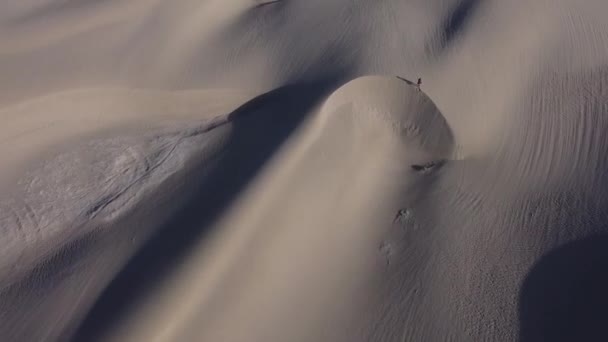 Immagine Mostra Volo Drone Paesaggio Dune Verso Paesaggio Costiero Sulla — Video Stock