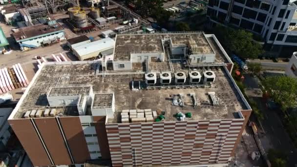 Drone Τόξο Της Στέγης Του Βιομηχανικού Κτιρίου Στο Yuen Long — Αρχείο Βίντεο