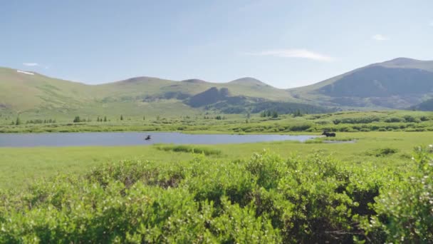 Wide Shot Moose Lake Mount Bierstadt Κολοράντο — Αρχείο Βίντεο