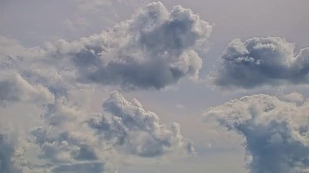 Штормовое Облако Рассеяно Мрачному Небу Timelapse — стоковое видео