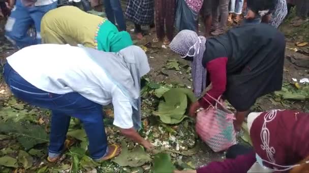 Blora Java Central Indonesia Junio 2022 Gente Abarrotada Celebrando Limosna — Vídeo de stock