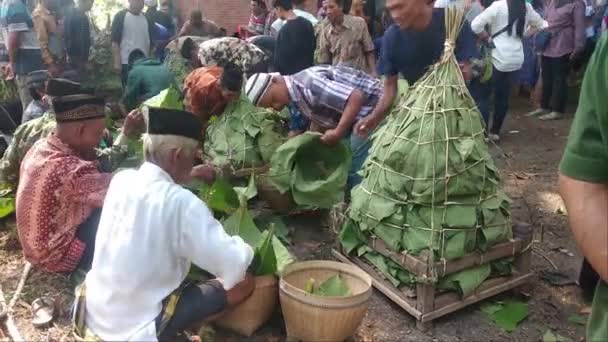 Blora Java Central Indonesia Junio 2022 Gente Abarrotada Celebrando Limosna — Vídeo de stock