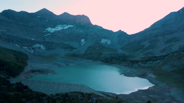 Ohromující Záběry Bezpilotního Letounu Nad Ledovcovým Alpským Jezerem Soumraku Dron — Stock video