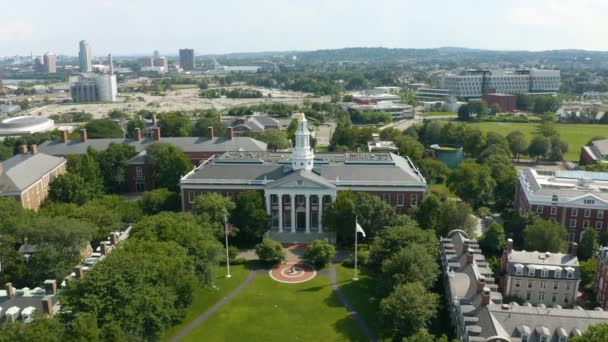 Tiro Órbita Aérea Acima Harvard Busines School Admissions Building — Vídeo de Stock