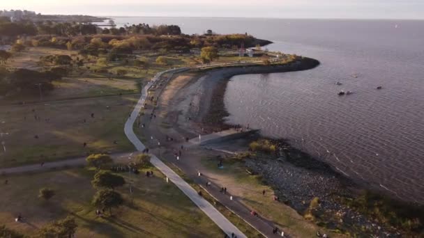 アルゼンチンのブエノスアイレス州のビセンテ ロペスの沿岸公園エリア 空中ドローンパノラマビュー — ストック動画