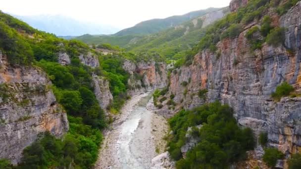 Drone Descendant Canyon Lengarica Une Gorge Extrêmement Étroite Lengarica Derrière — Video