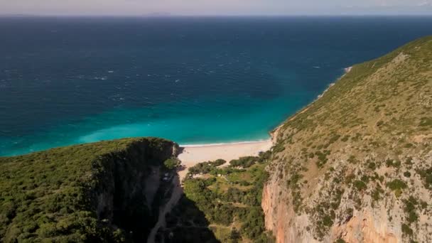 Opstellen Van Een Luchtopname Van Gjipe Beach Bay Albanië Achterwaartse — Stockvideo