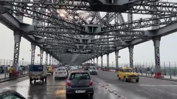 Pov Disparo Conductor Conduciendo Largo Una Ruta Congestionada Howrah Bridge — Vídeos de Stock