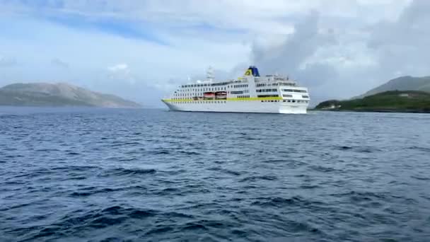 Brede Handheld Opname Van Het Cruiseschip Hamburg Door Poolcirkel Met — Stockvideo