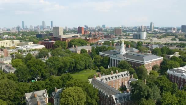 Drone Vliegen Weg Van Harvard Busines School — Stockvideo