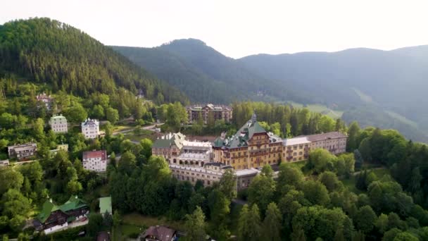Klassiskt 1800 Tals Österrikiskt Hotell Bergen Alperna — Stockvideo
