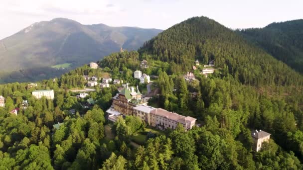 Krásné Alpské Letovisko Hotel Výhledem Rakouské Alpy Zlaté Hodině Letecký — Stock video