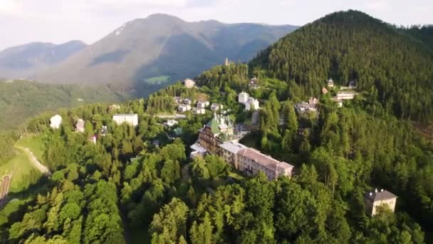 Panoramautsikt Över Österrikiska Alperna Med Semesterorter Stugor Och Klassiska Hotell — Stockvideo