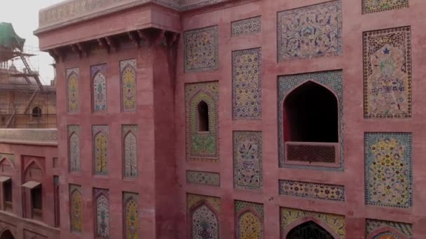 Vista Aérea Pared Exterior Mezquita Wazir Khan Hacia Punta Del — Vídeos de Stock