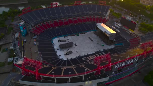 Estádio Nissan Nashville Noite Verão Nos Eua Reverso Inclinação Aéreo — Vídeo de Stock