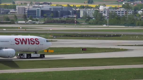 Swiss Air Airplane Pista Del Aeropuerto Internacional Zúrich — Vídeo de stock