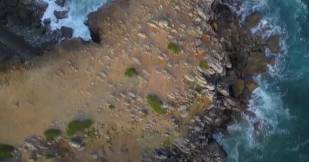 Атлантичний Океан Біля Кабо Рока Хвилі Розбиваються Скелі Каскаїс Португалія — стокове відео
