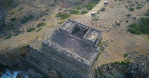 Zoom Pevnosti Guincho Cestovní Destinace Divokých Útesech Pobřeží Blízkosti Pláže — Stock video