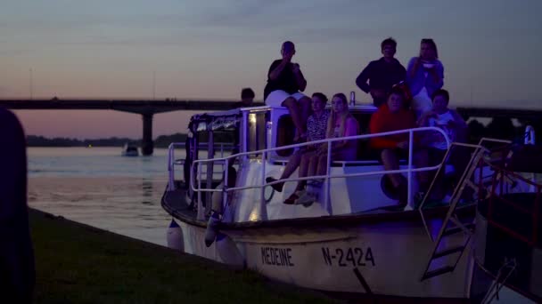 Family Boat Looking Concert Marina — Stock Video