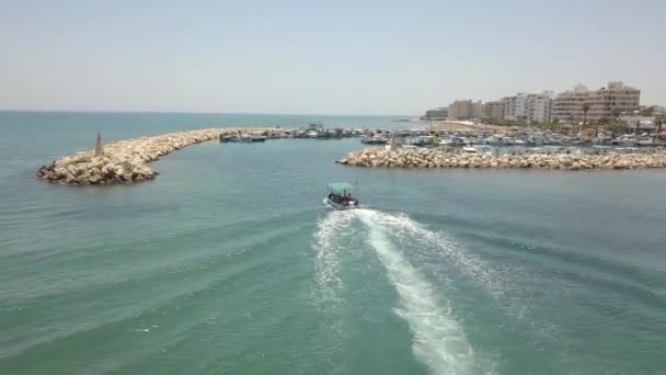 Areal Colpo Piccola Barca Pesca Vela Verso Porto Vecchio Mackenzie — Video Stock