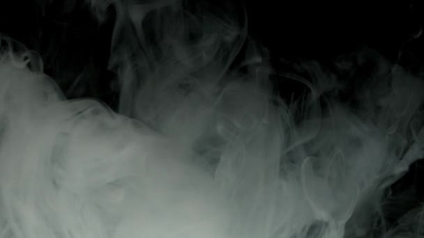 黑色背景的白烟 — 图库视频影像