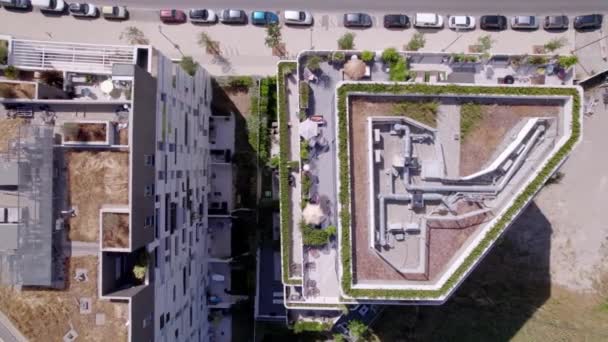 Luftaufnahmen Die Über Einige Architektonische Gebäude Und Eine Straße Montpellier — Stockvideo