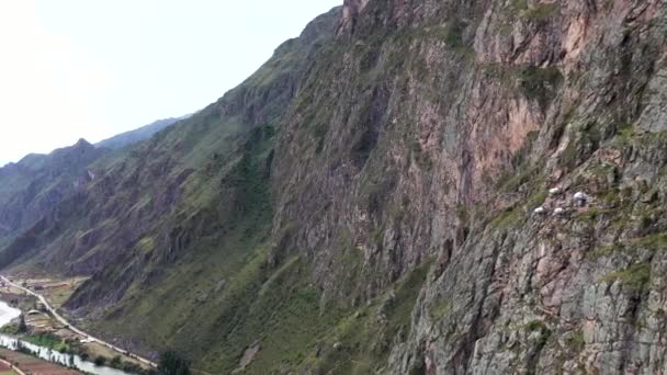 Drone Shots Van Klimmers Bij Kliffen Van Urubamba Cusco Peru — Stockvideo