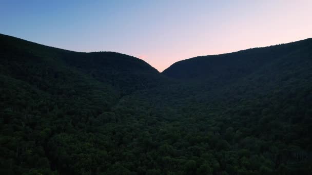阿巴拉契亚山脉美丽多彩的夏日落日美丽的无人机画面 — 图库视频影像