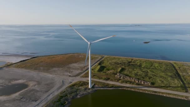 Hava Manzaralı Rüzgar Türbini Dönen Bıçaklı Elektrikli Yel Değirmeni Güzel — Stok video