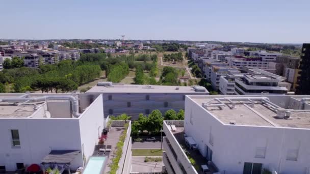 Пролет Над Многоквартирным Домом Другое Здание Монпелье Франция — стоковое видео