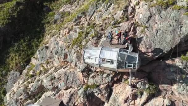 Drone Shots Van Klimmers Bij Kliffen Van Urubamba Cusco Peru — Stockvideo